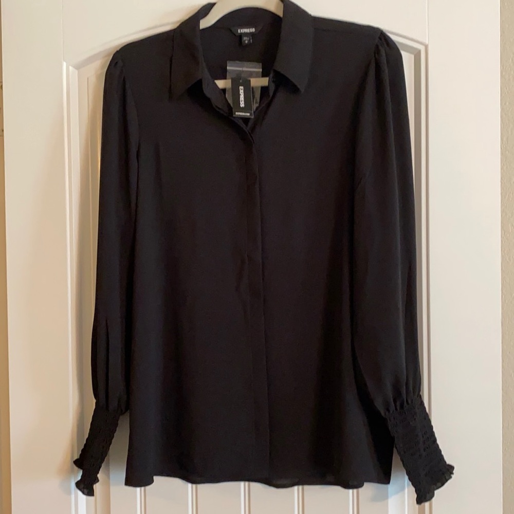 Express button down with smocked cuff